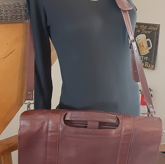 Vintage Unisex Brown Genuine Leather Crossbody Laptop/ Messenger Bag - Picture 6 of 8